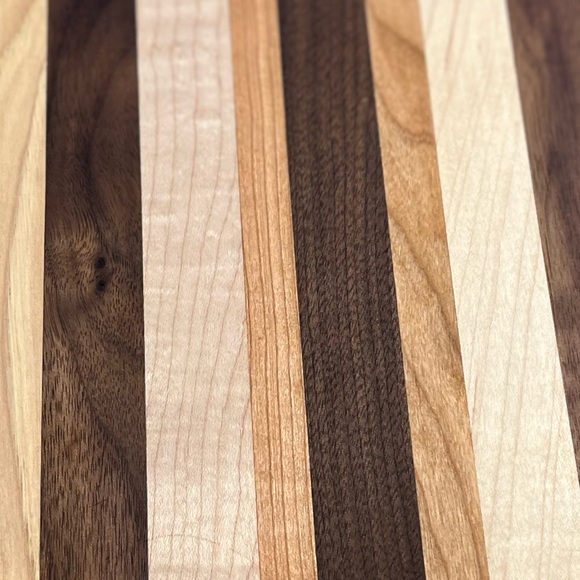 👉🏼 Handmade Cutting Board - Picture 2 of 4